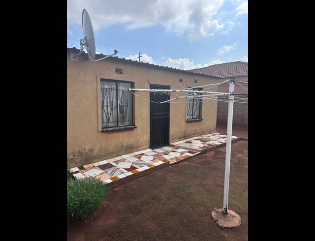 2 BEDROOM HOUSE FOR SALE IN ZONKIZIZWE